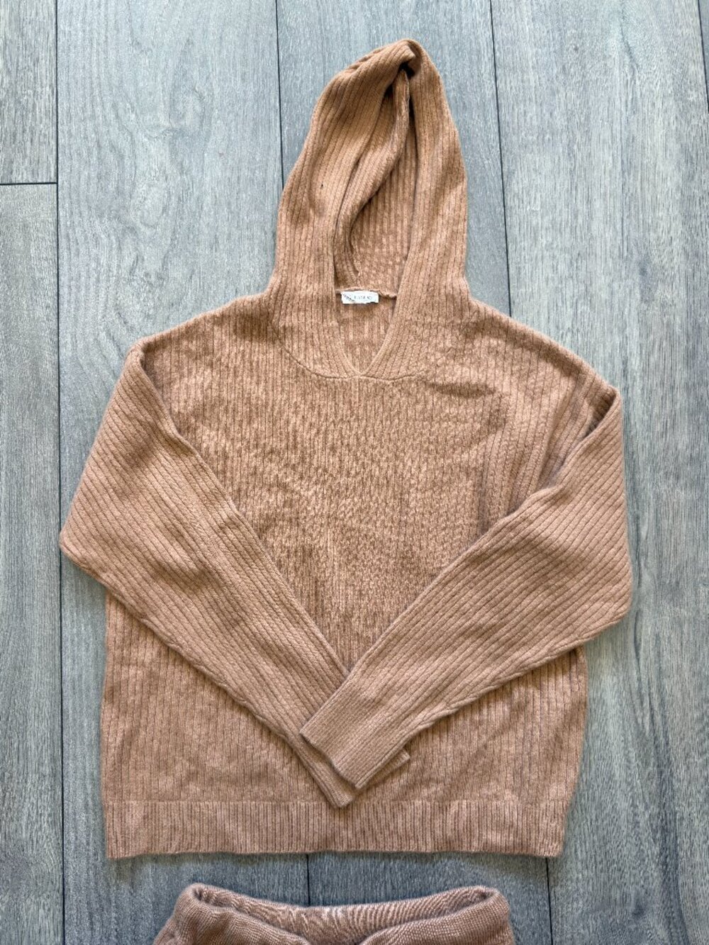 Lily Silk 100% Cashmere Sweatsuit Set - Picture 3 of 6